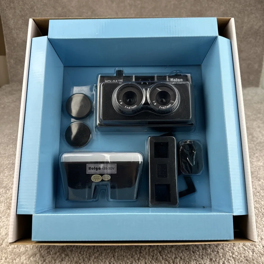 Holga 3D 35mm Film Camera Kit UNTESTED New in Box